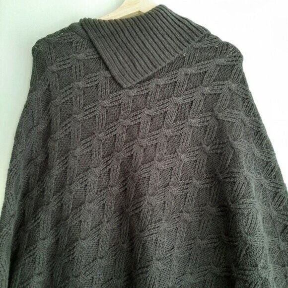 FRAAS Chunky Knit Poncho Black Toggle Buttons Sz O/S - Picture 8 of 11